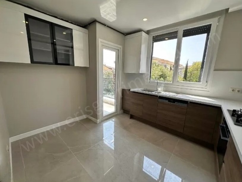 KADIKÖY SUADİYE 3+1+2BANYO+BALKON+7YILLIK METRO TREN BAĞDAT SAHİL YAKIN
