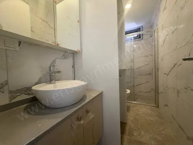 KADIKÖY KOZYATAĞINDA 2+1 75 M2 BALKONLU BOŞ  SIFIR DAİRE