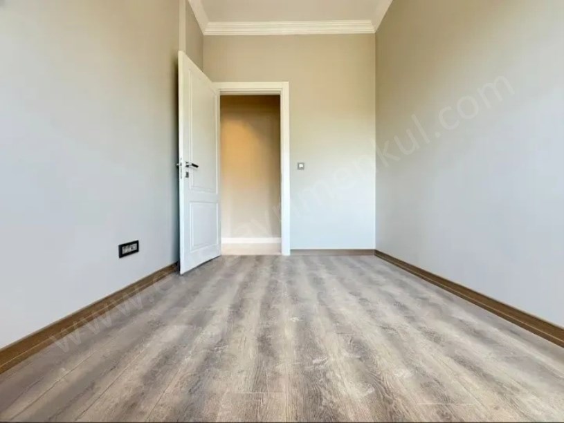 19 MAYIS MAH.DE 2026 YAPIMI KAPANMAZ MANZARALI 90 M2 NET 3+1 E.BANYOLU DAİRE