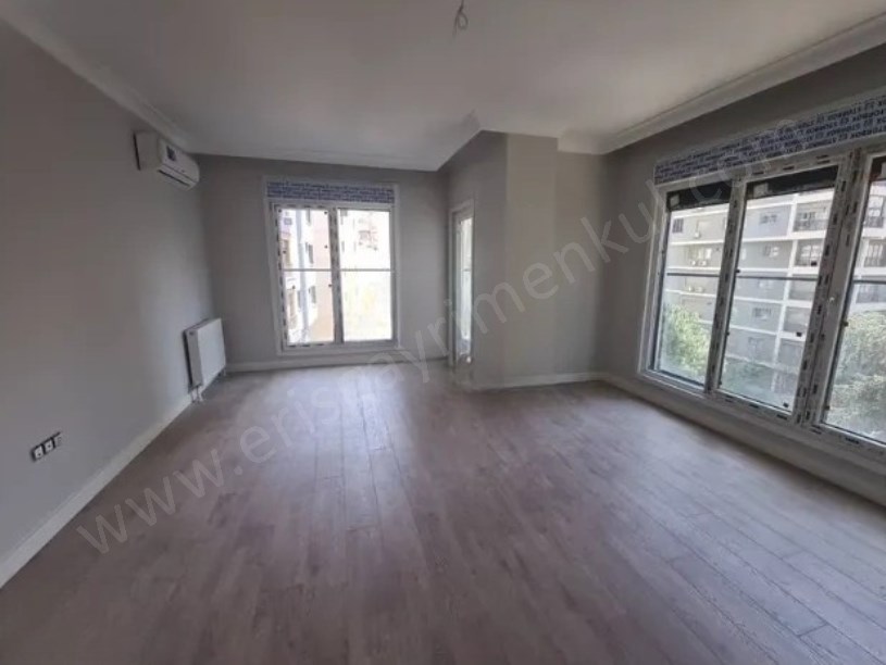 Kadıköy Suadiye de Balkonlu Sıfır Binada Geniş 3+1 Satılık Daire