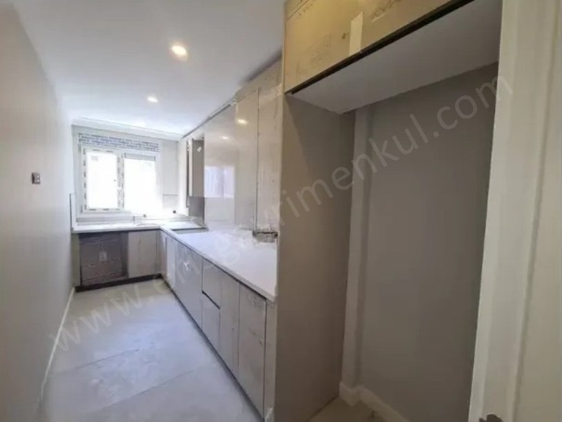 Kadıköy Suadiye de Balkonlu Sıfır Binada Geniş 3+1 Satılık Daire