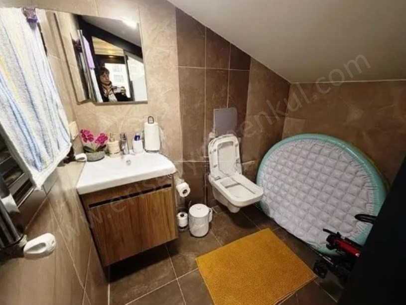 Bostancı Şenesenevler Metro Yakını Teraslı Balkonlu DubleksDaire