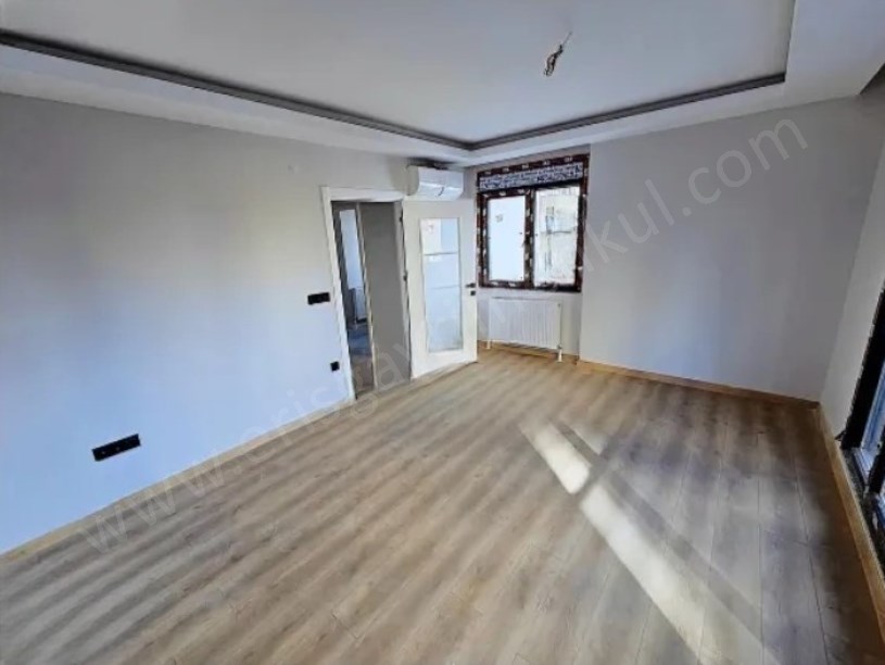 KADIKÖY MİNİBÜS CADDESİNDE  YENİ BİNA BALKONLU 3+1 FIRSAT DAİRE