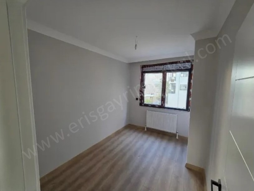 KADIKÖY MİNİBÜS CADDESİNDE  YENİ BİNA BALKONLU 3+1 FIRSAT DAİRE