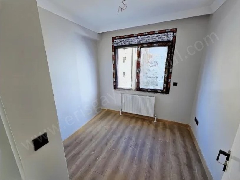 KADIKÖY MİNİBÜS CADDESİNDE  YENİ BİNA BALKONLU 3+1 FIRSAT DAİRE