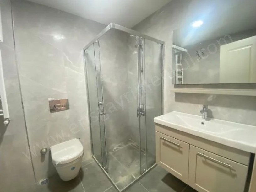 BAĞDAT CADDESİNE YAKIN SIFIR BOŞ GÜNEY KOMBİ 80 M2 2+1