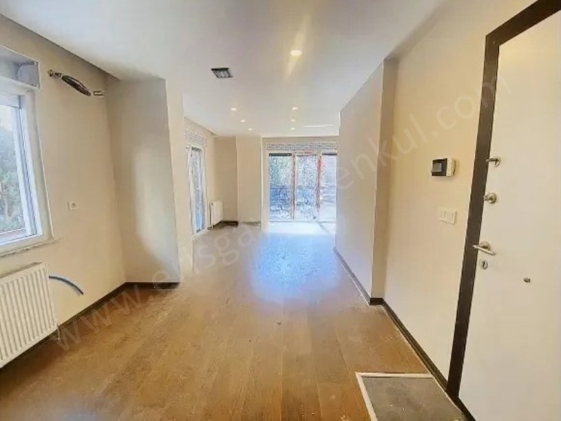 BAĞDAT CADDESİNE YAKIN SIFIR BOŞ GÜNEY KOMBİ 80 M2 2+1
