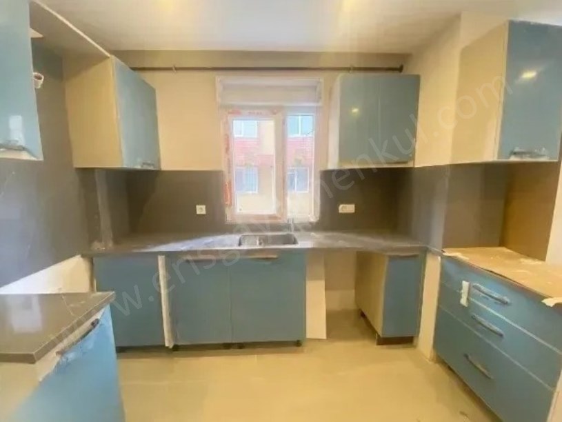 BAĞDAT CADDESİNE YAKIN SIFIR BOŞ GÜNEY KOMBİ 80 M2 2+1