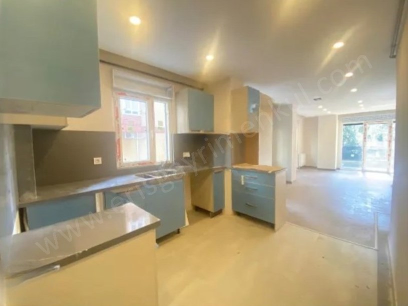 BAĞDAT CADDESİNE YAKIN SIFIR BOŞ GÜNEY KOMBİ 80 M2 2+1