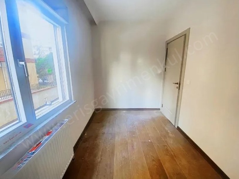BAĞDAT CADDESİNE YAKIN SIFIR BOŞ GÜNEY KOMBİ 80 M2 2+1