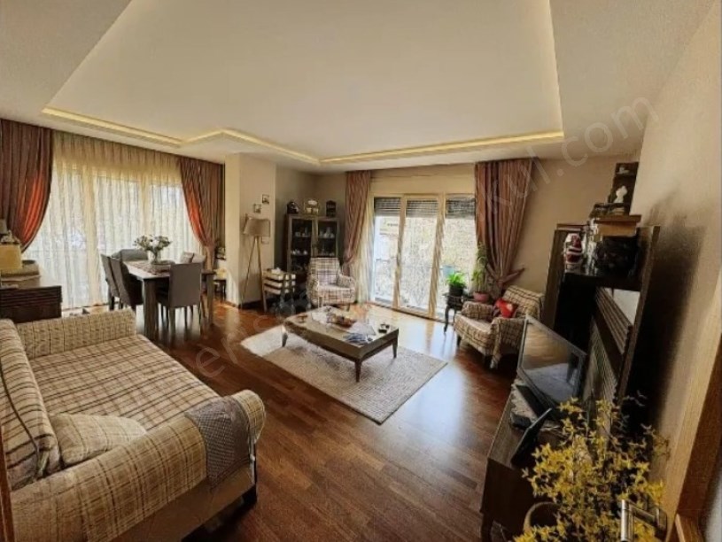 Kadıköy Erenköy Merkezi Konumda Ebeveyn Banyolu Balkonlu  Satılık 3+1 Daire
