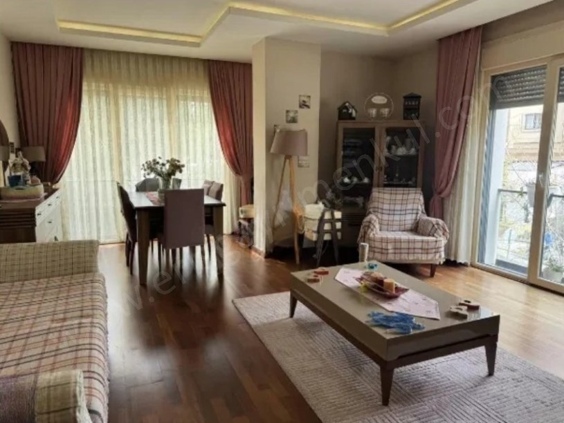 Kadıköy Erenköy Merkezi Konumda Ebeveyn Banyolu Balkonlu  Satılık 3+1 Daire