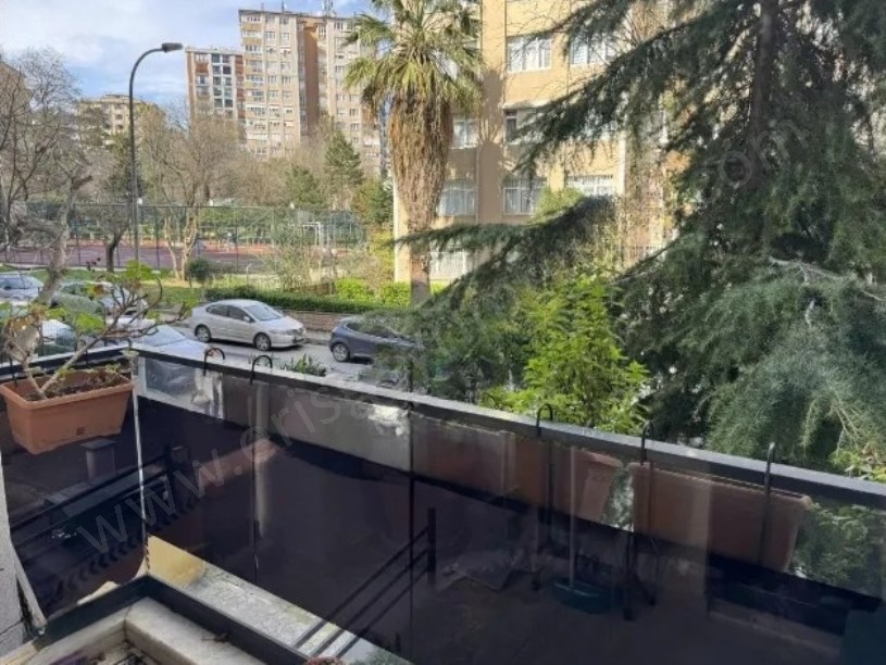 Kadıköy Erenköy Merkezi Konumda Ebeveyn Banyolu Balkonlu  Satılık 3+1 Daire