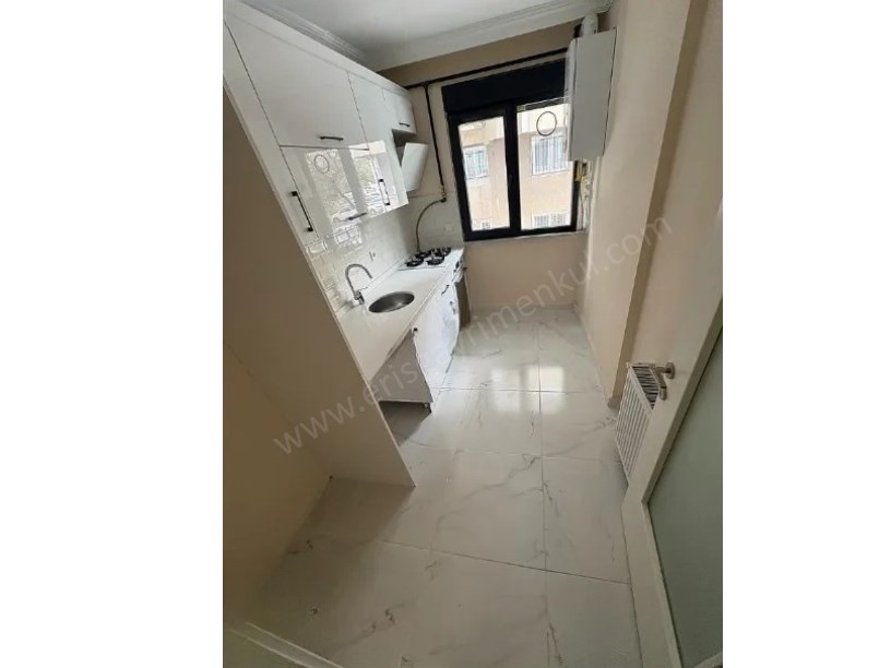 KADIKÖY 86 M2 METRONUN DİBİNDE E5 PARALELİ FIRSAT DAİRE