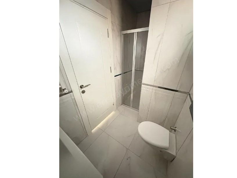 KADIKÖY 86 M2 METRONUN DİBİNDE E5 PARALELİ FIRSAT DAİRE
