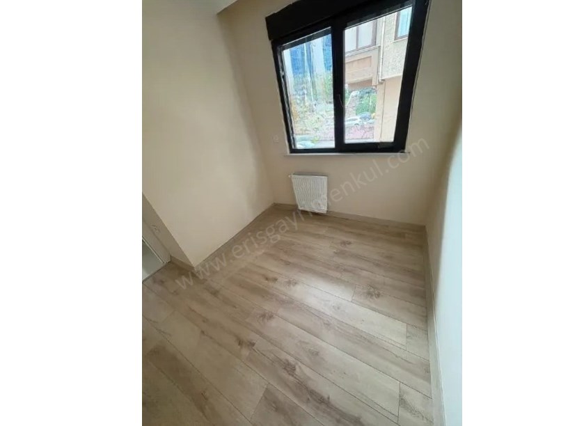 KADIKÖY 86 M2 METRONUN DİBİNDE E5 PARALELİ FIRSAT DAİRE