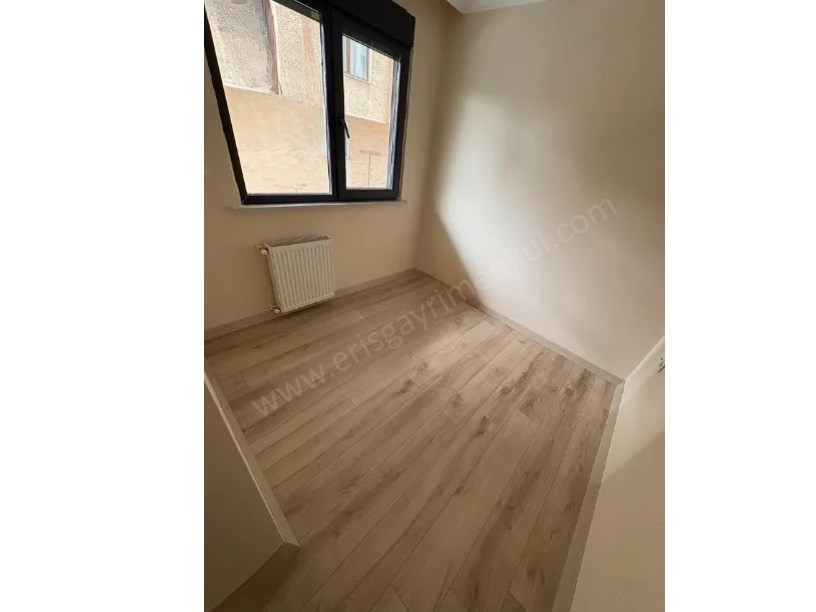 KADIKÖY 86 M2 METRONUN DİBİNDE E5 PARALELİ FIRSAT DAİRE