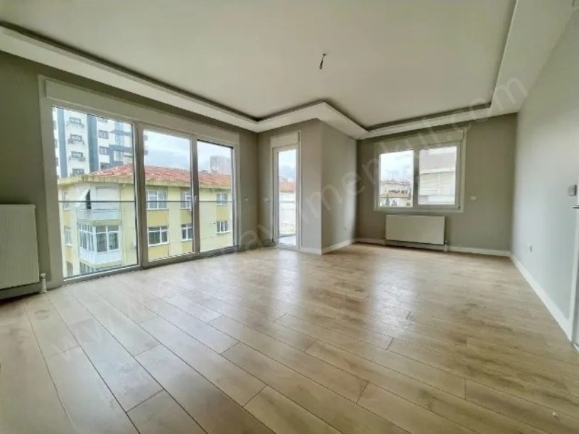 KADIKÖY MİNİBÜS CADDESİNE 2. BİNADA 3+1 BALKONLU EBEVEYN BANYOLU 3+1 SIFIR DAİRE
