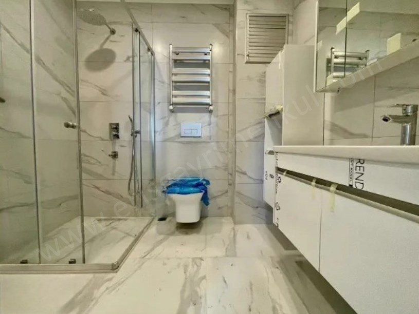 KADIKÖY MİNİBÜS CADDESİNE 2. BİNADA 3+1 BALKONLU EBEVEYN BANYOLU 3+1 SIFIR DAİRE