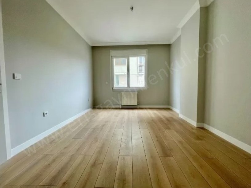 KADIKÖY MİNİBÜS CADDESİNE 2. BİNADA 3+1 BALKONLU EBEVEYN BANYOLU 3+1 SIFIR DAİRE