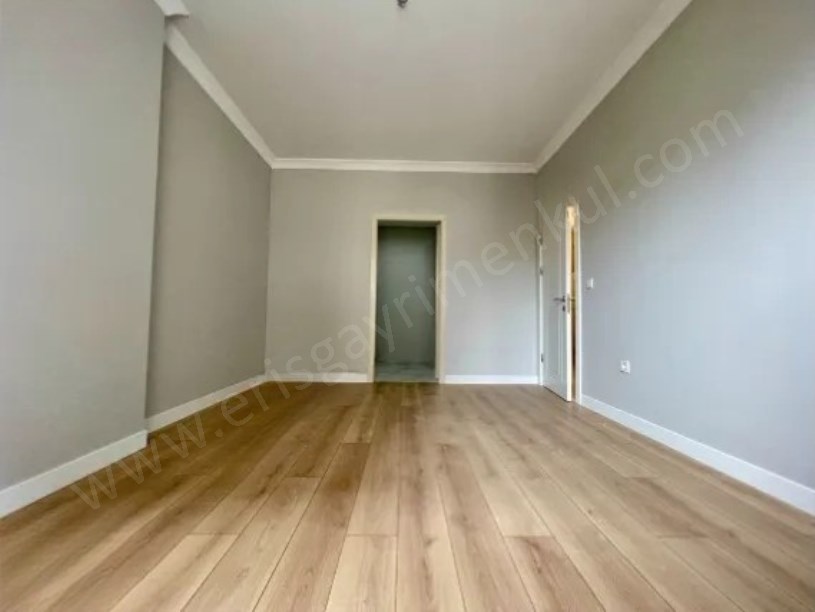 KADIKÖY MİNİBÜS CADDESİNE 2. BİNADA 3+1 BALKONLU EBEVEYN BANYOLU 3+1 SIFIR DAİRE