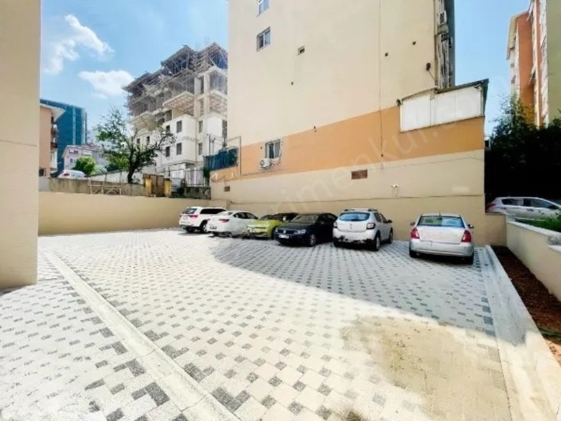 KADIKÖY MİNİBÜS CADDESİNE 2. BİNADA 3+1 BALKONLU EBEVEYN BANYOLU 3+1 SIFIR DAİRE