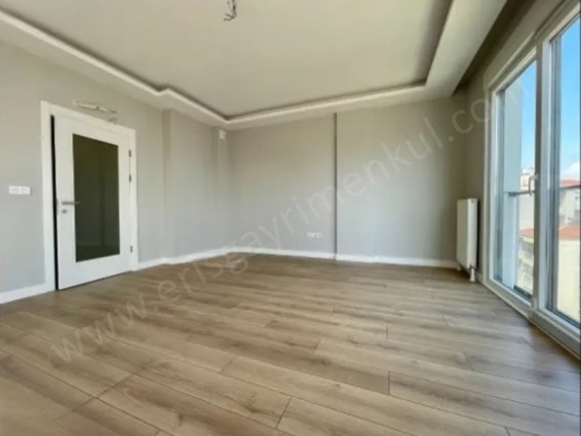 KADIKÖY MİNİBÜS CADDESİNE 2. BİNADA 3+1 BALKONLU EBEVEYN BANYOLU 3+1 SIFIR DAİRE