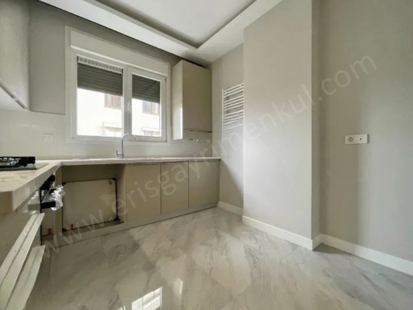 KADIKÖY MİNİBÜS CADDESİNE 2. BİNADA 3+1 BALKONLU EBEVEYN BANYOLU 3+1 SIFIR DAİRE