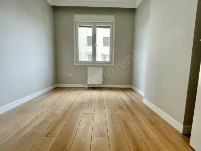 KADIKÖY MİNİBÜS CADDESİNE 2. BİNADA 3+1 BALKONLU EBEVEYN BANYOLU 3+1 SIFIR DAİRE