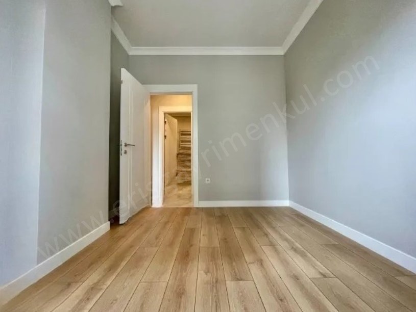 KADIKÖY MİNİBÜS CADDESİNE 2. BİNADA 3+1 BALKONLU EBEVEYN BANYOLU 3+1 SIFIR DAİRE