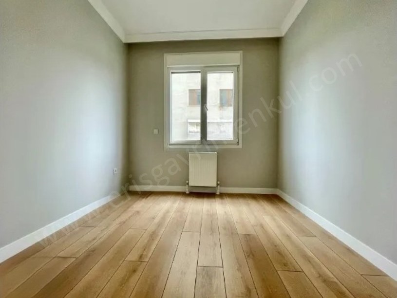 KADIKÖY MİNİBÜS CADDESİNE 2. BİNADA 3+1 BALKONLU EBEVEYN BANYOLU 3+1 SIFIR DAİRE