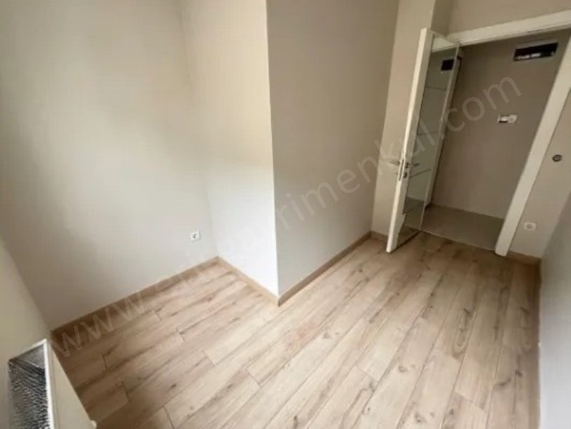 SUADİYEDE SATILIK 6 YILLIK İSKANLI BALKONLU TAŞINMAYA HAZIR 2+1
