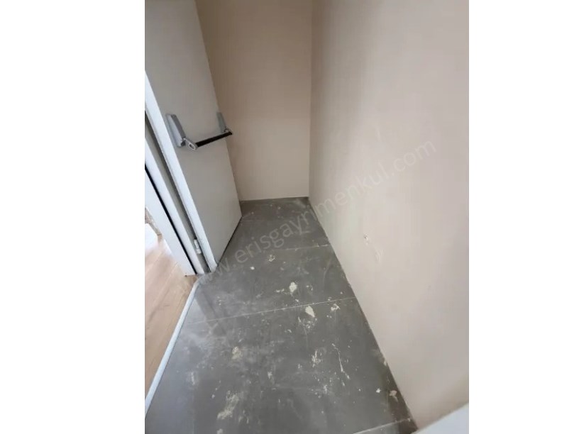 KADIKÖY GÖZTEPE DE TAPU MASRAFSIZ VERGİDEN MUAF !!!! 3+1 BALKONLU DAİRE