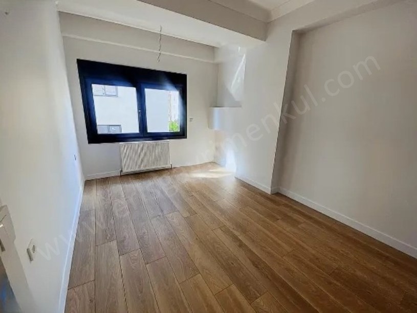 KADIKÖYDE ARA KATDA KAPALI MUTFAKLI ULTRA LÜKS 2+1 DAİRELER