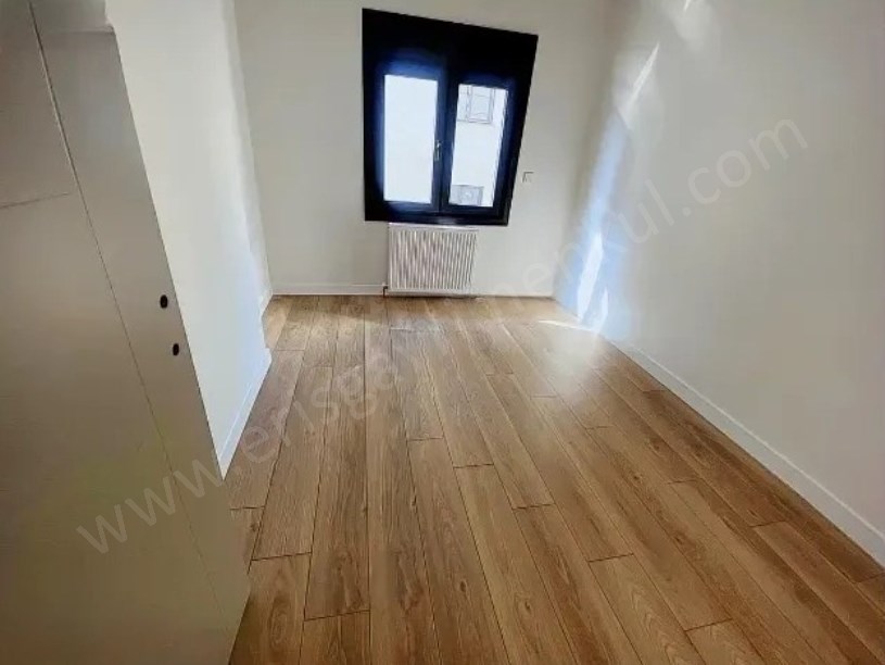 KADIKÖYDE ARA KATDA KAPALI MUTFAKLI ULTRA LÜKS 2+1 DAİRELER