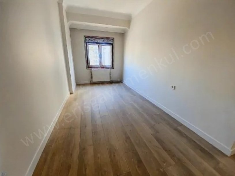 KADIKÖYDE ARA KATDA KAPALI MUTFAKLI ULTRA LÜKS 2+1 DAİRELER
