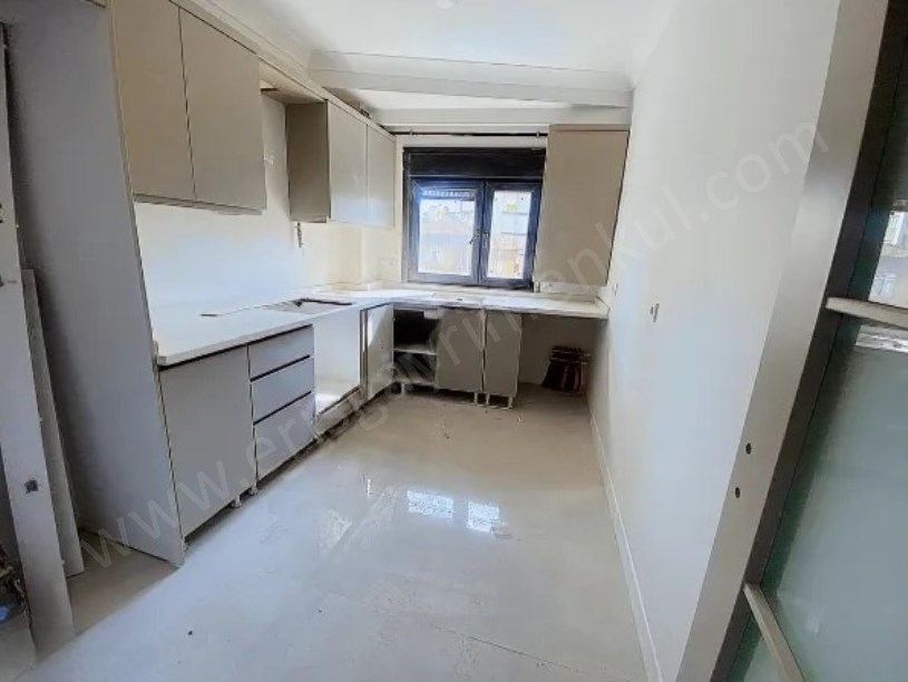 KADIKÖYDE ARA KATDA KAPALI MUTFAKLI ULTRA LÜKS 2+1 DAİRELER
