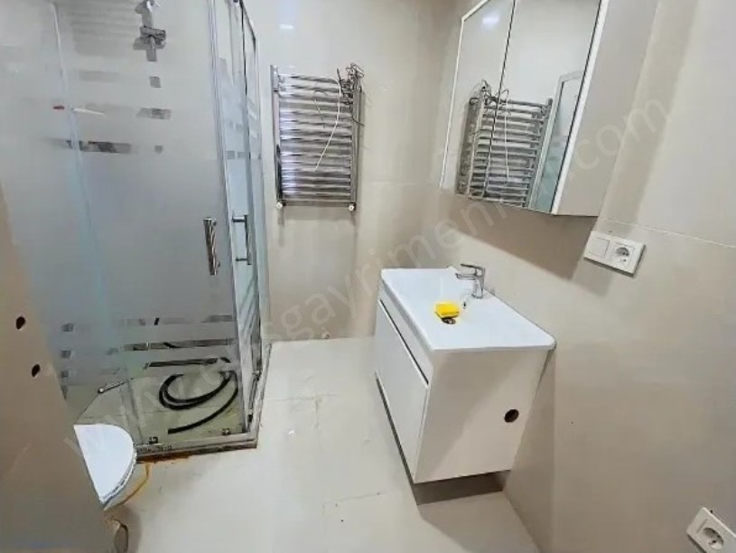 KADIKÖYDE ARA KATDA KAPALI MUTFAKLI ULTRA LÜKS 2+1 DAİRELER