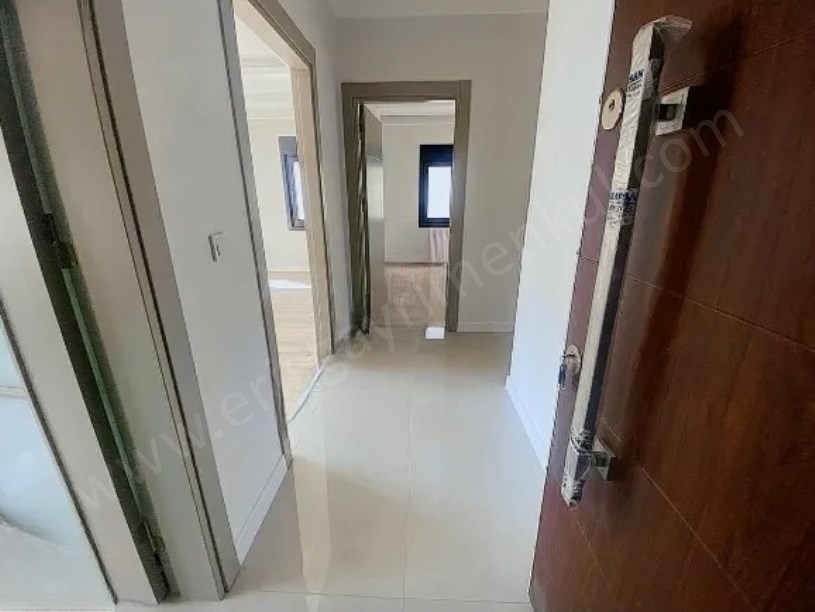 KADIKÖYDE ARA KATDA KAPALI MUTFAKLI ULTRA LÜKS 2+1 DAİRELER