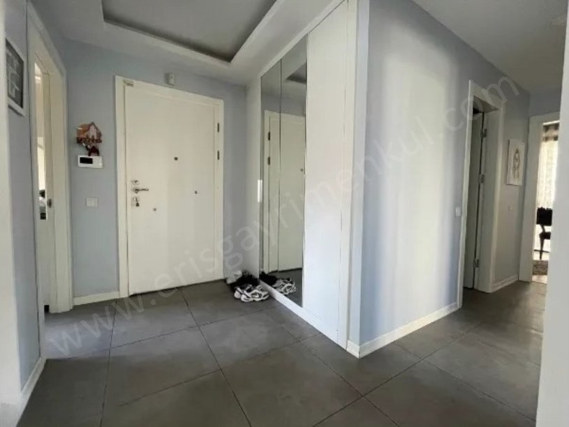 SAHRYICEDİD DE EMSALSİZ KONUMDA İSKANLI KAT MÜLKİYETLİ 2 KAT KAPALI OTOPARK 3+1