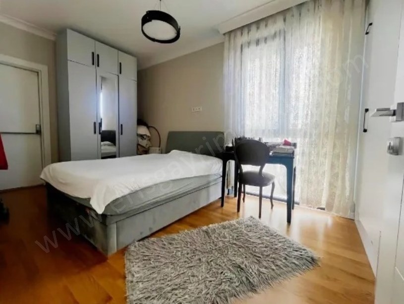 SAHRYICEDİD DE EMSALSİZ KONUMDA İSKANLI KAT MÜLKİYETLİ 2 KAT KAPALI OTOPARK 3+1