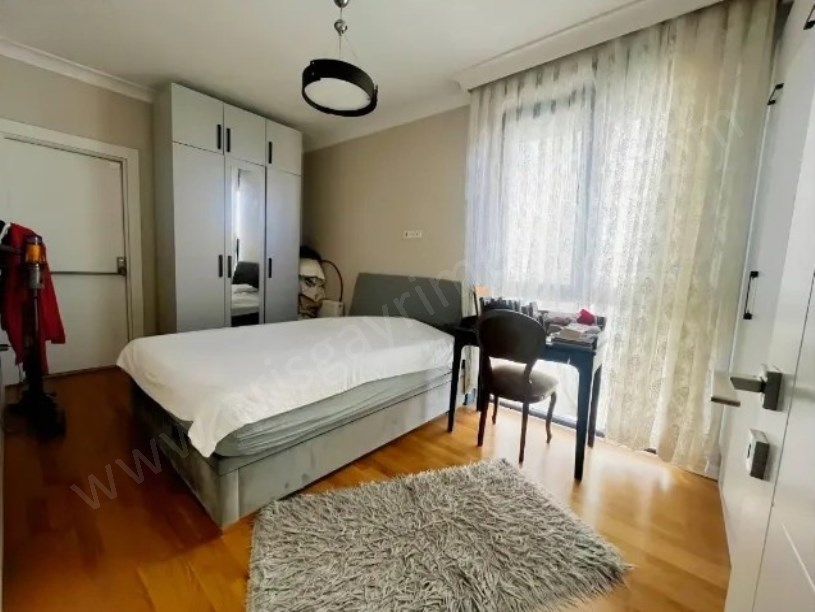 SAHRYICEDİD DE EMSALSİZ KONUMDA İSKANLI KAT MÜLKİYETLİ 2 KAT KAPALI OTOPARK 3+1