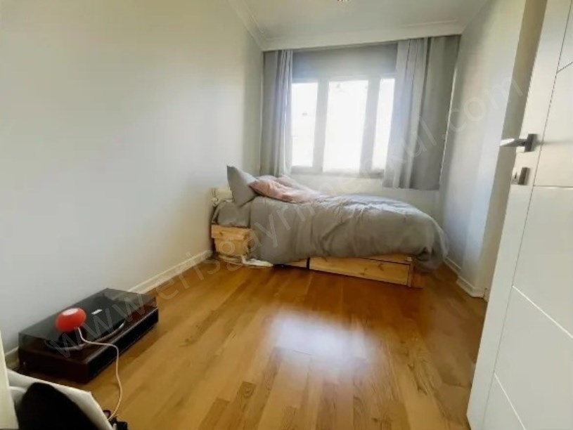 SAHRYICEDİD DE EMSALSİZ KONUMDA İSKANLI KAT MÜLKİYETLİ 2 KAT KAPALI OTOPARK 3+1