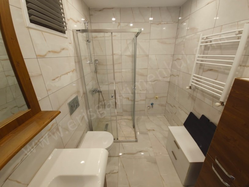 Kozyatağı Central Hast. Civarı Balkonlu Ebev. Banyolu 3+1 Daire