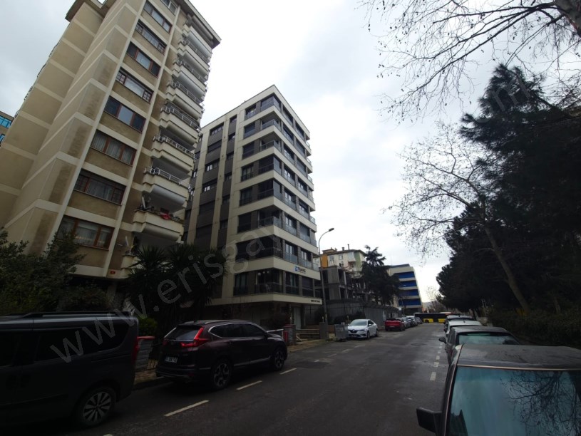 Kozyatağı Central Hast. Civarı Balkonlu Ebev. Banyolu 3+1 Daire