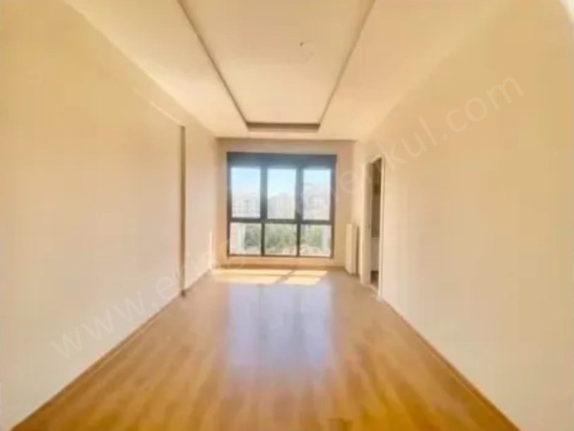 KozyatağI Merkezde Metroya Yakın Geniş Aydınlık Boş Daire 140 m2