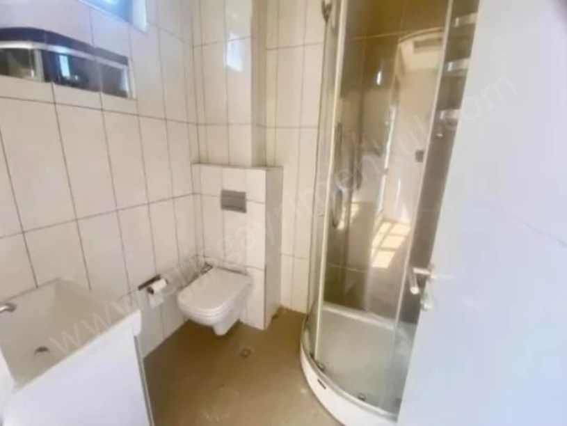 KozyatağI Merkezde Metroya Yakın Geniş Aydınlık Boş Daire 140 m2