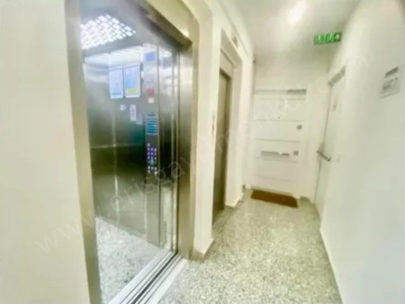 KozyatağI Merkezde Metroya Yakın Geniş Aydınlık Boş Daire 140 m2