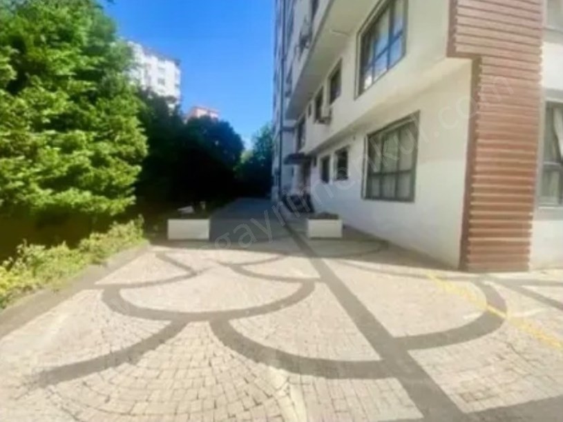 KozyatağI Merkezde Metroya Yakın Geniş Aydınlık Boş Daire 140 m2