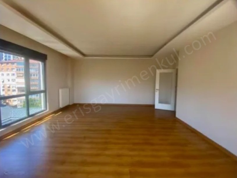 KozyatağI Merkezde Metroya Yakın Geniş Aydınlık Boş Daire 140 m2